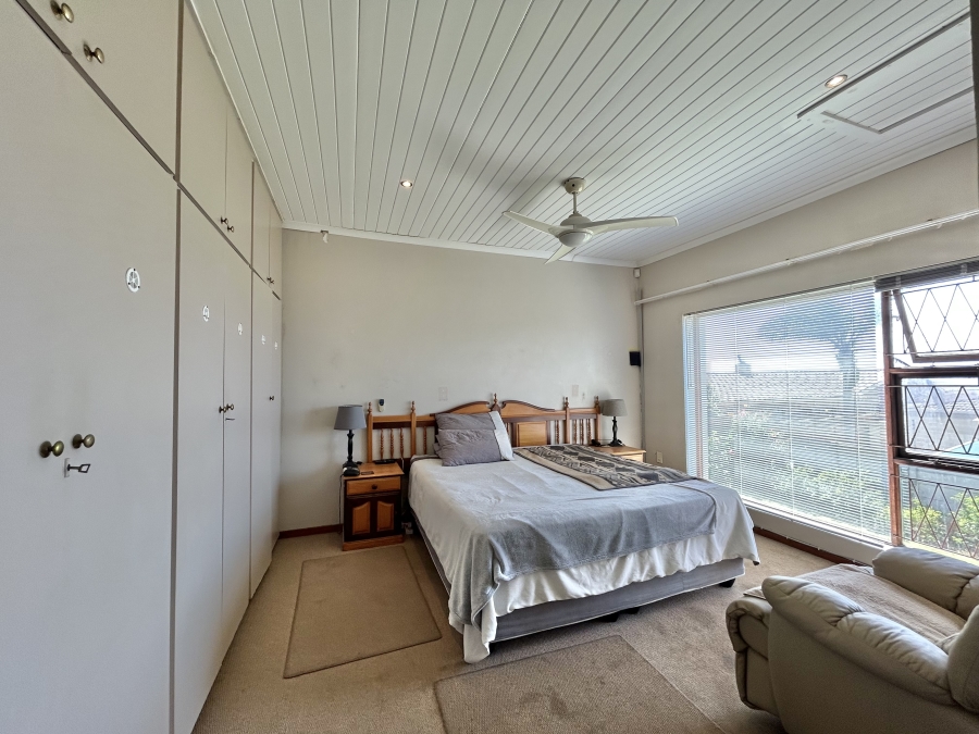 4 Bedroom Property for Sale in Wavecrest Eastern Cape